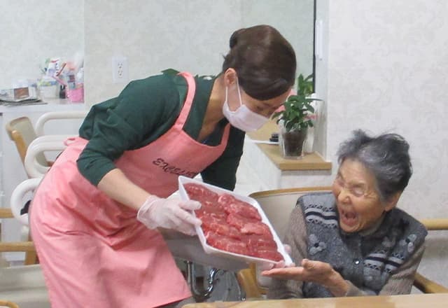 グループホーム　エクセレント北寺尾アネックスの肉の日イベント