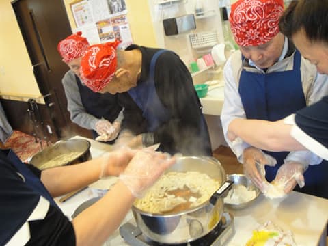 徳島市のデイサービス　エクセレント鹿鳴館の楽しい時間【料理教室】